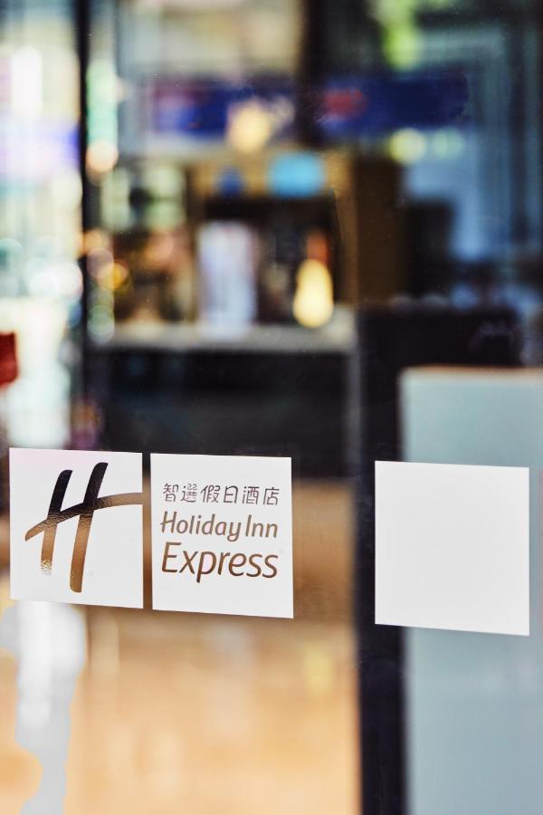 Holiday Inn Express Kaohsiung Love River By Ihg Exterior foto